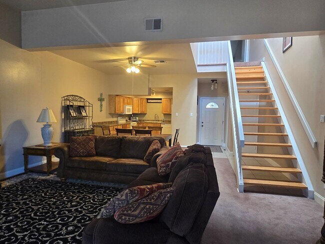 Building Photo - Spacious Condo With Covered parking