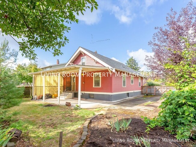 Building Photo - Craftsman Bungalow w/ Large Front Porch an...