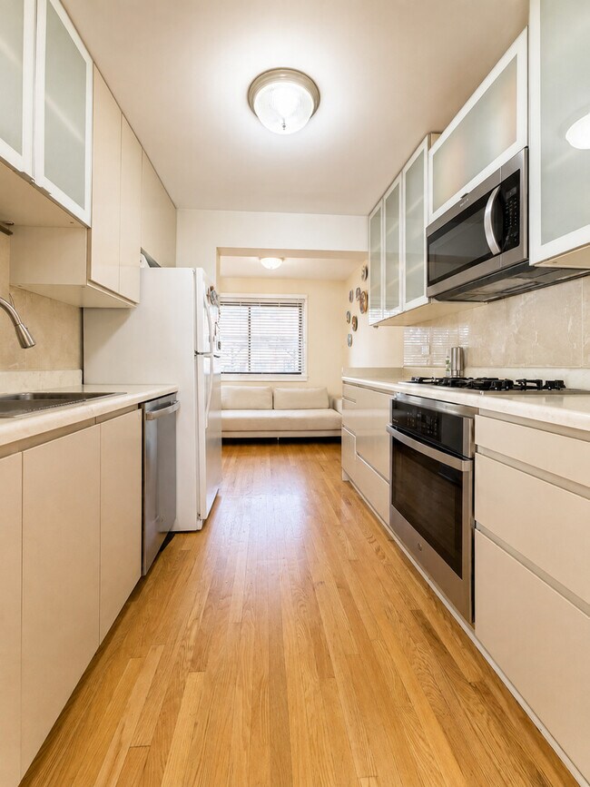Building Photo - 495 S Crow Trail
