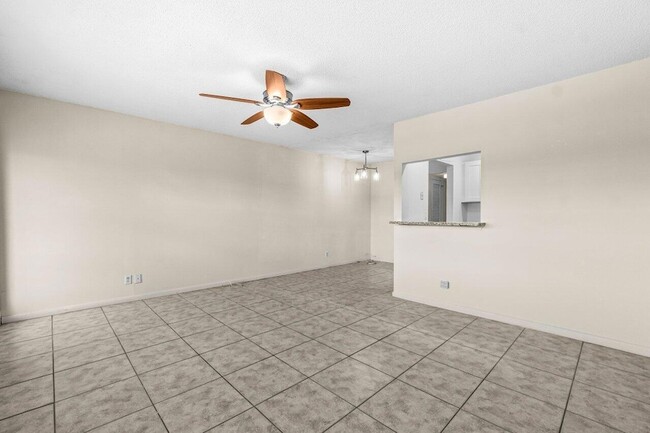 Building Photo - 52 Kingswood E
