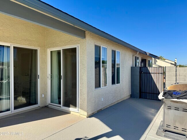 Building Photo - 8835 W Michelle Dr