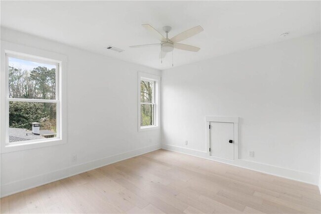 Building Photo - 312 Meadow Dr