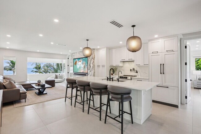 Primary Photo - 3401 S Ocean Blvd