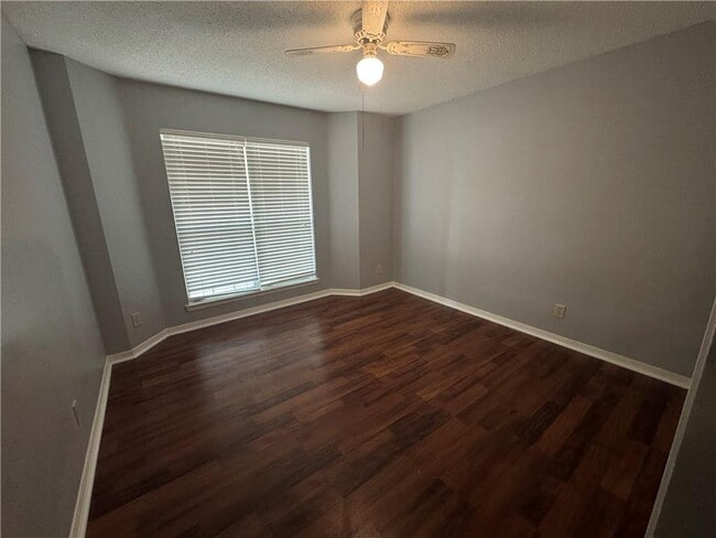 Building Photo - 3267 Zephyr Dr