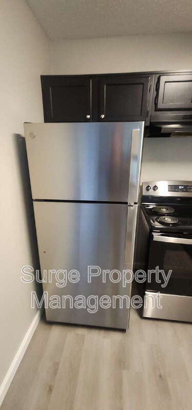 Building Photo - 18333 Roehampton Dr