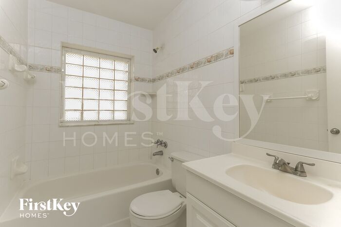 Building Photo - 6187 Wauconda Way W