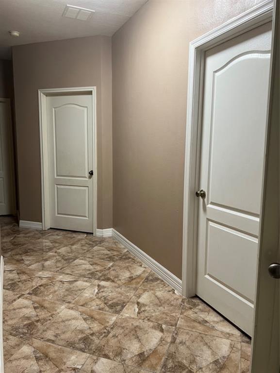 Building Photo - 15930 Hidden Crest Dr