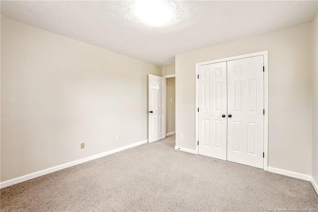 Building Photo - 300 Bubble Creek Ct