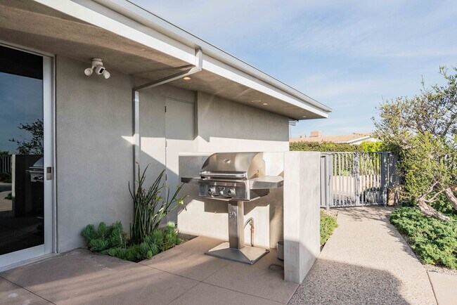 Building Photo - 686 Enchanted Way