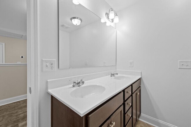Building Photo - Gorgeous 3 Bed 2.5 Bath Home in Lexington Plantation