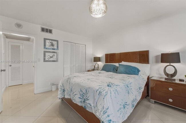 Building Photo - 2030 S Ocean Dr
