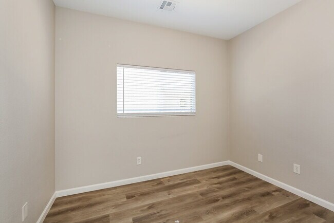 Building Photo - 3604 N Porch Swings Way