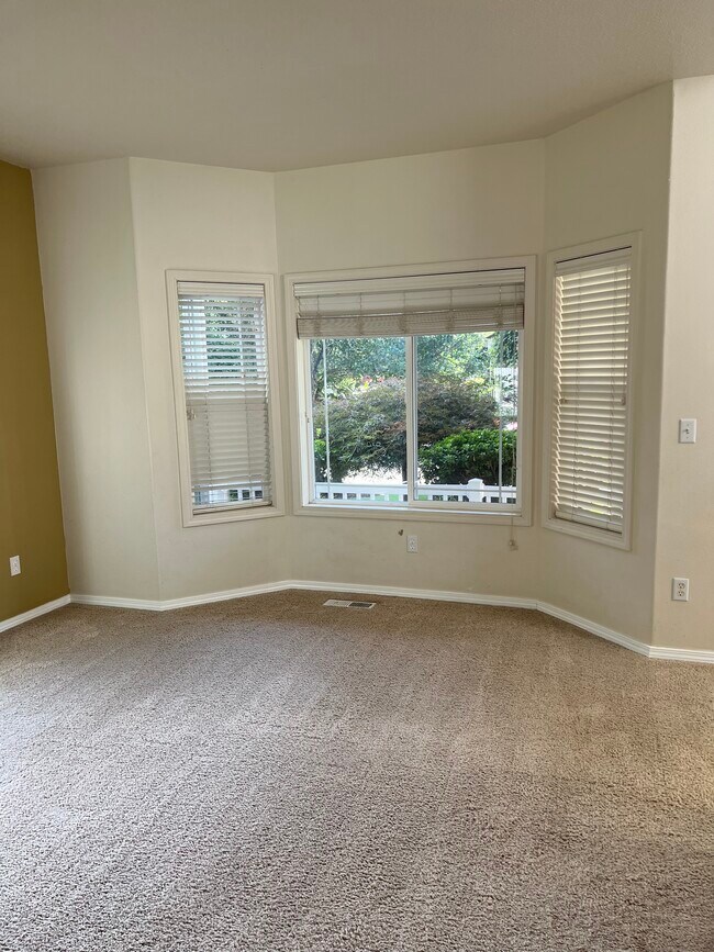 Formal living - 11605 NW 37th Ct