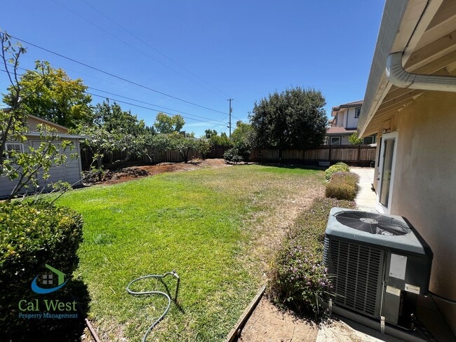 Building Photo - $5800 - Spacious 5 Beds 4 baths with large...