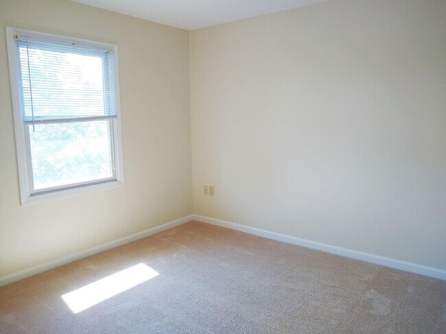 Building Photo - Allen Street