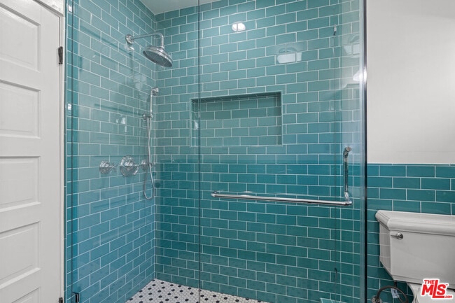 Building Photo - 813 Crestmoore Pl