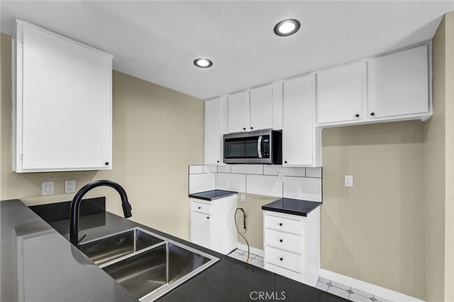 Building Photo - 20526 S Western Ave