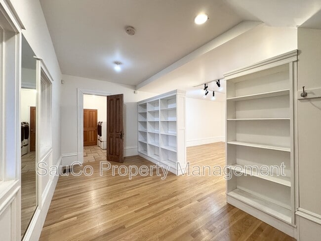 Building Photo - 1980 SW Terrace Dr