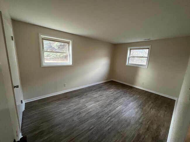 Building Photo - 101 N Edgewood Dr