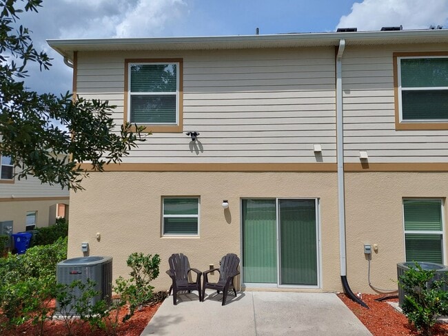 Building Photo - Beautiful 3 Bedroom 2 1/2 Bathroom House i...