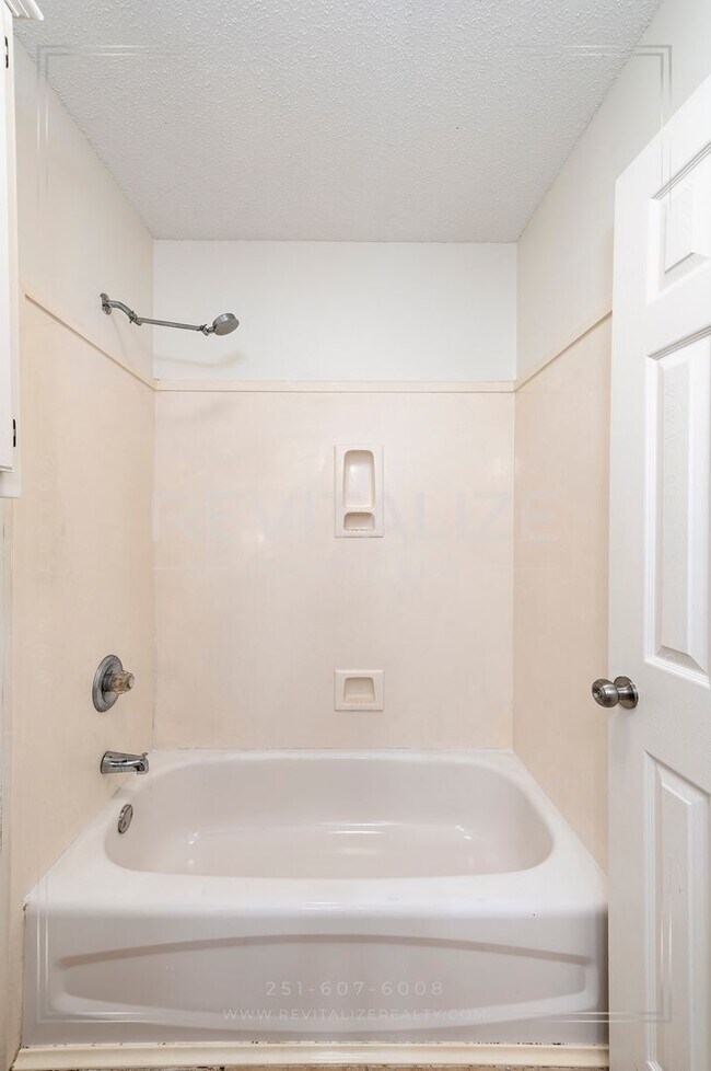 Building Photo - Charming 3-Bed 2-Bath Brick Home in West Mobile