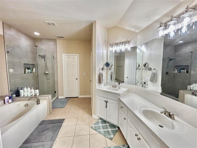 Building Photo - 2122 Trickling Creek Dr