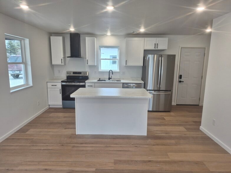 Building Photo - 318 Mill St