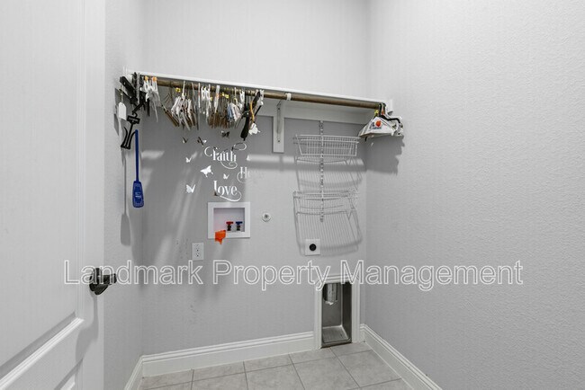 Building Photo - 310 Marigold Ct