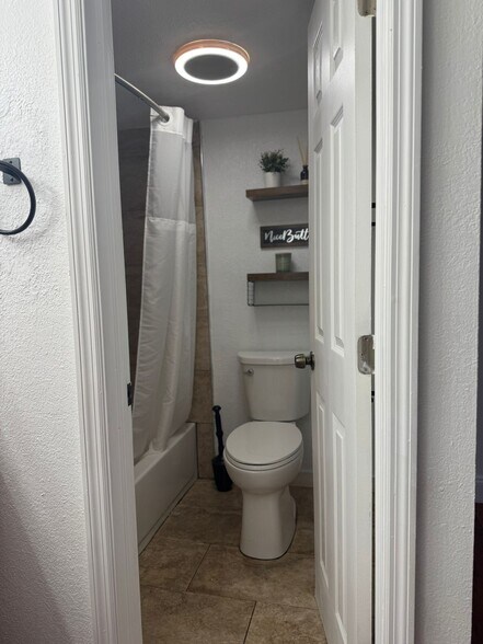 Building Photo - 5961 N Falls Circle Dr