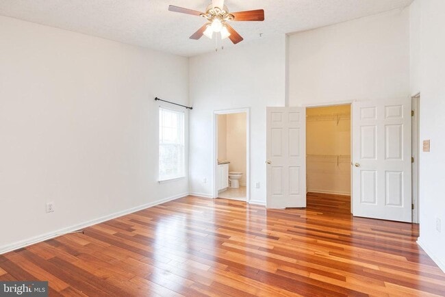 Building Photo - 2440 Blue Spring Ct