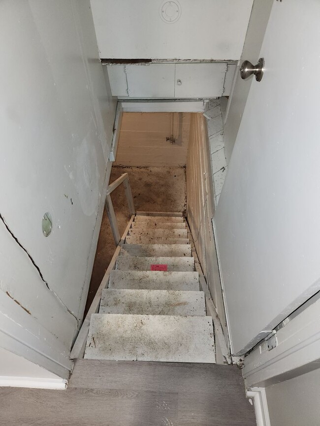 Building Photo - Spacious 3-Bedroom, 1-Bathroom Home AVAILABLE NOW!!