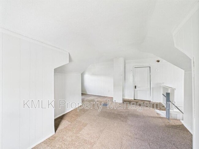 Building Photo - 448 E Voris St