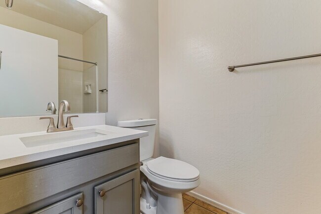 Building Photo - 10746 E Lomita Ave