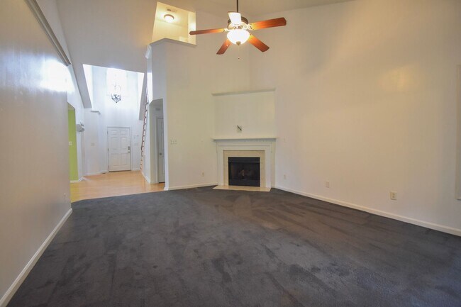 Building Photo - Coming Soon! 3 Bed 2 Bath with a Bonus Roo...