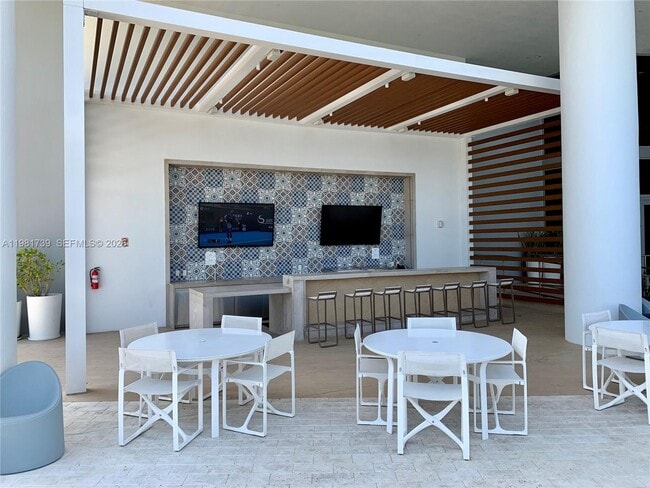 Building Photo - 16385 Biscayne Blvd