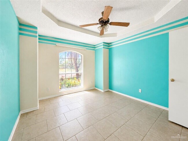 Building Photo - 6 S Venus Ln