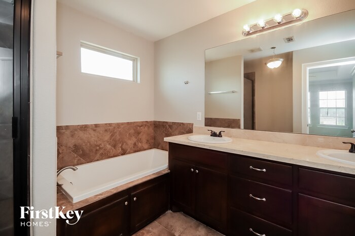 Building Photo - 320 Country Crossing Cir