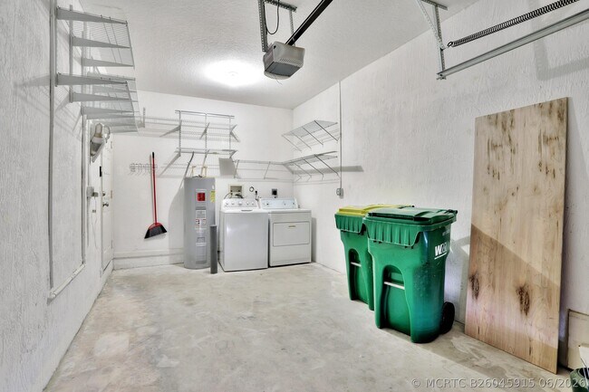 Building Photo - 6527 Catalina Ln