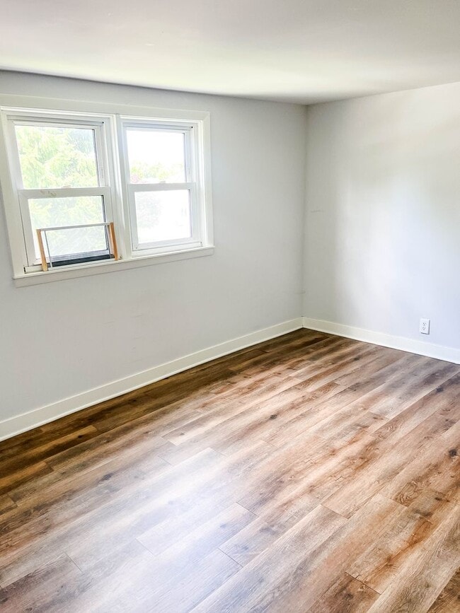 Building Photo - FOR RENT SAINT JOE-MOVE IN READY