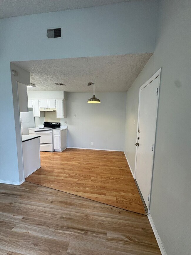 Building Photo - 2704 Aftonshire Way