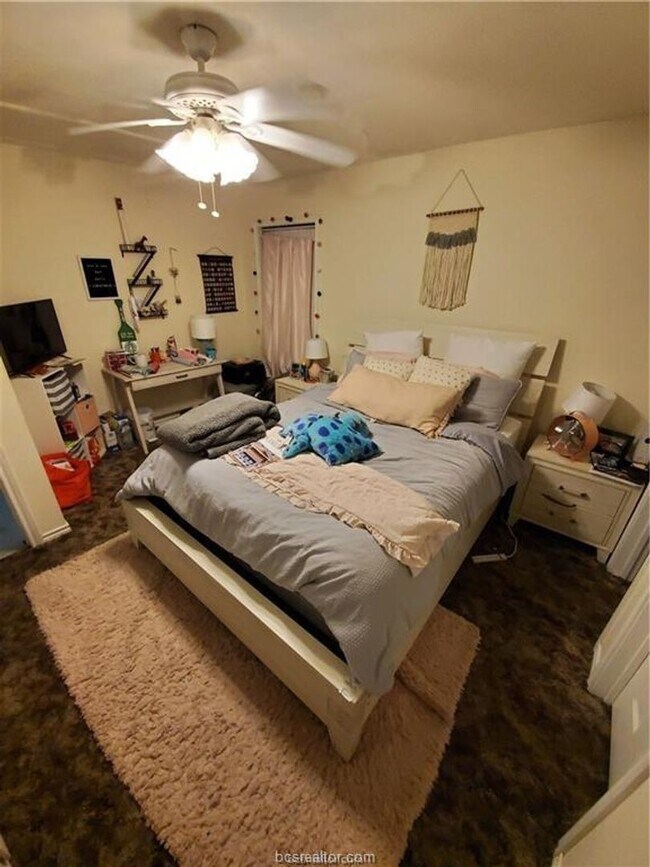 Building Photo - College Station - 3 bedroom /3 bath HOUSE Near TAMU!