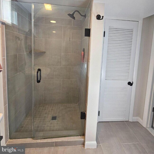 Building Photo - 7433 Grace St