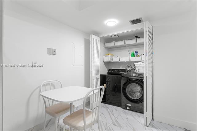 Building Photo - 520 Brickell Key Dr