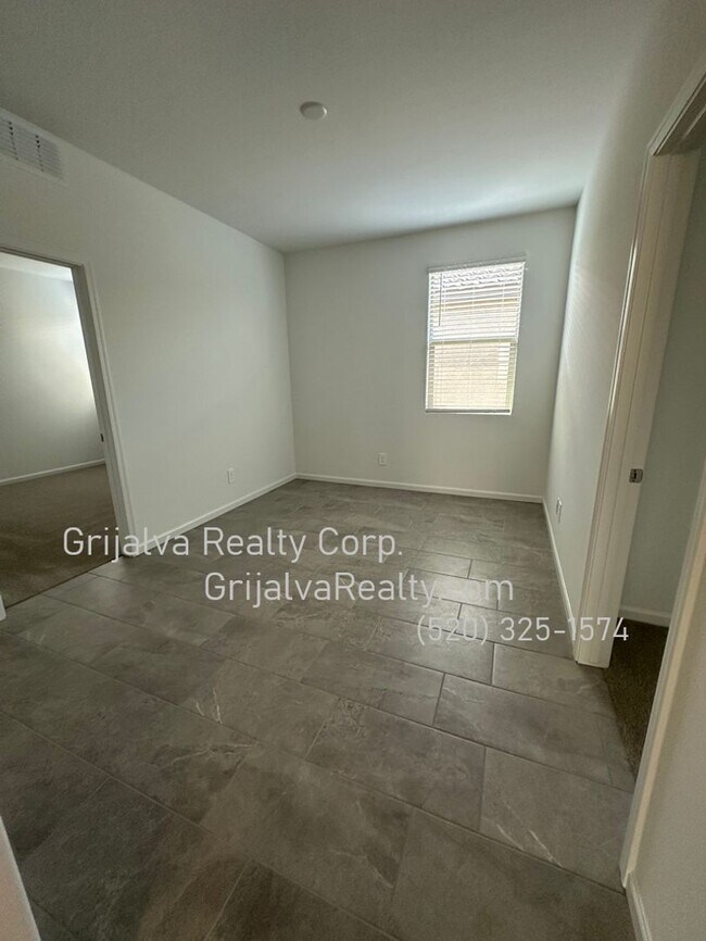Building Photo - 9738 W Larson St