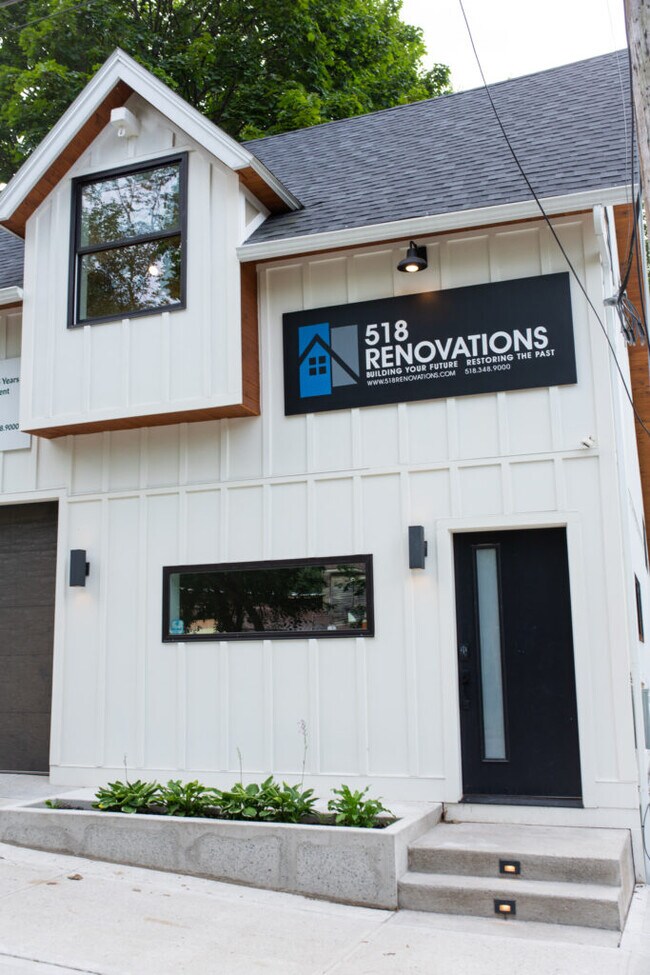 Building Photo - 4 Thompson Ave