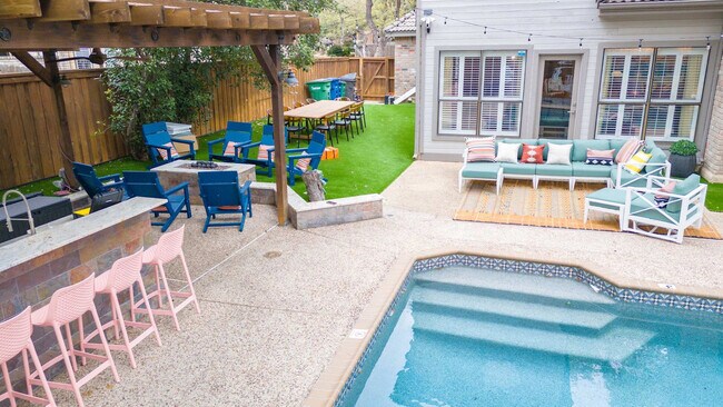 Building Photo - 12511 Chapel Bell St