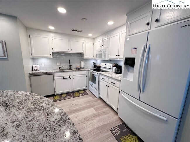 Building Photo - 303 Sugar Top Dr