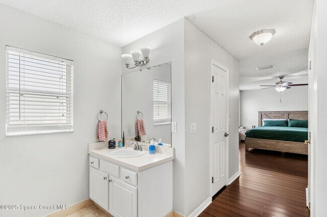 Building Photo - 413 Grenadier Ave NW