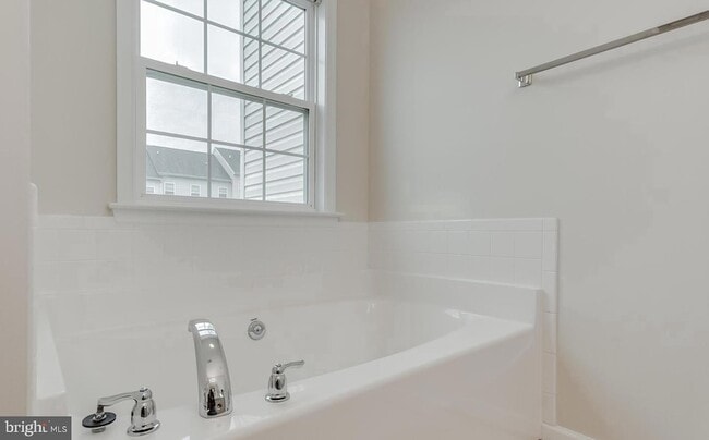 Building Photo - 105 Raphael Ct