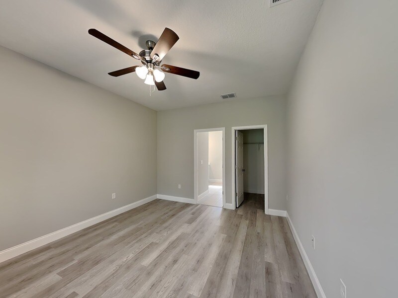 Building Photo - 11581 N Kenlake Cir